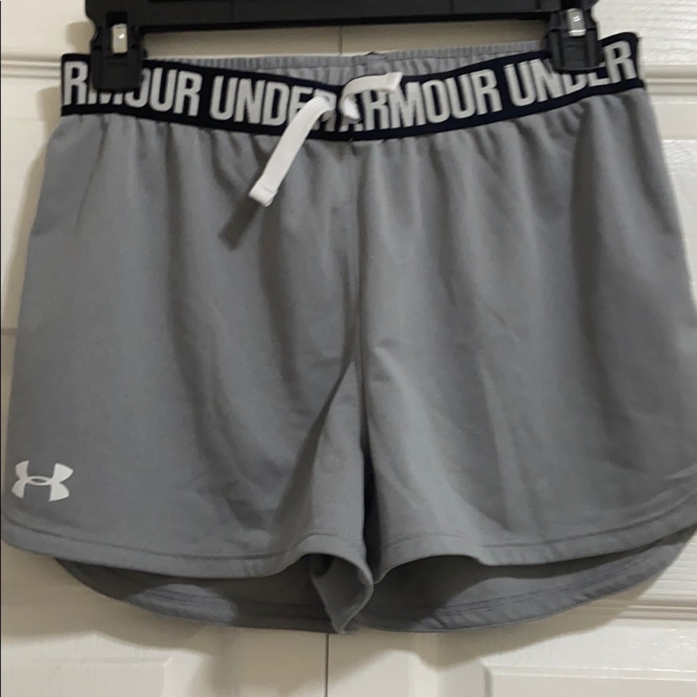 Under Armour short